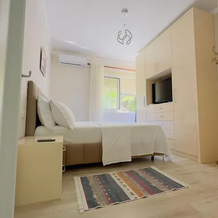 Fiona's Sea View شقة