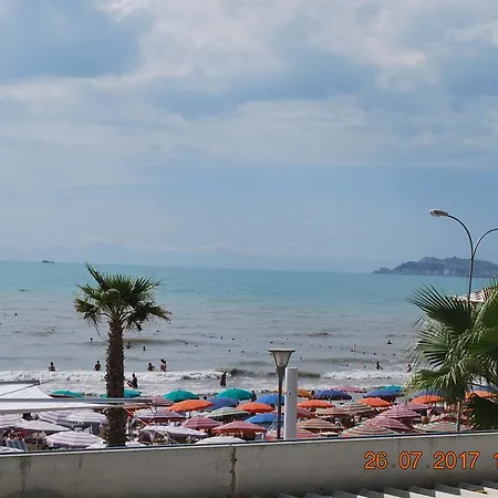 Fiona's Sea View شقة *