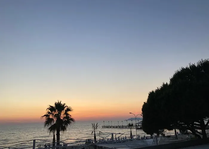 Fiona's Sea View Apartament *