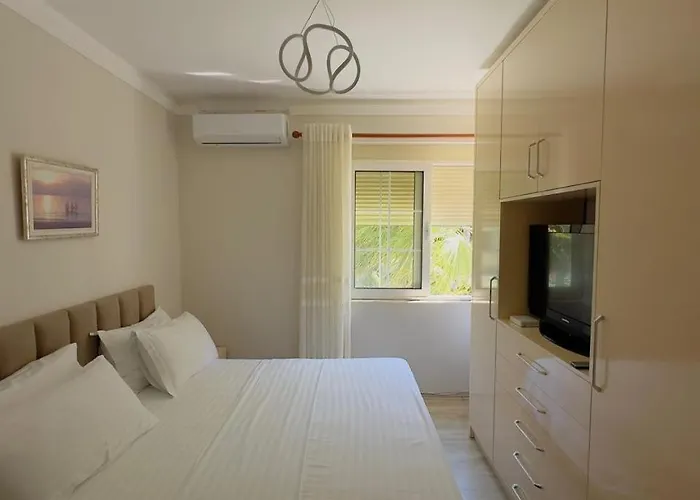 Fiona's Sea View Apartament Golem (Tirana)