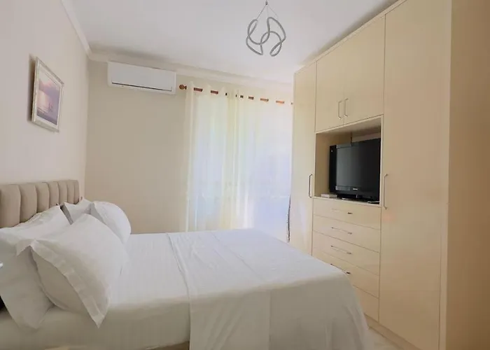 Fiona's Sea View Apartament