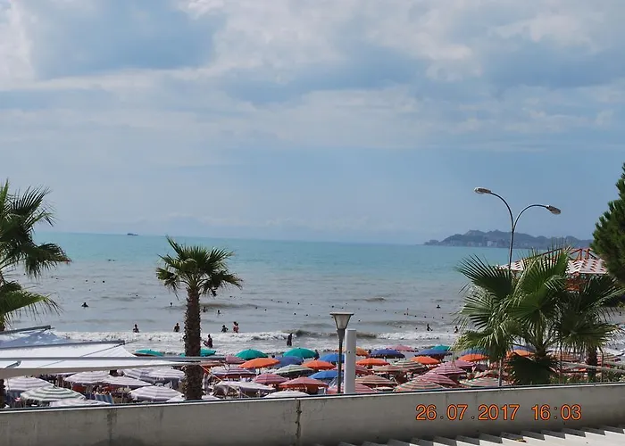 Fiona's Sea View Apartament *