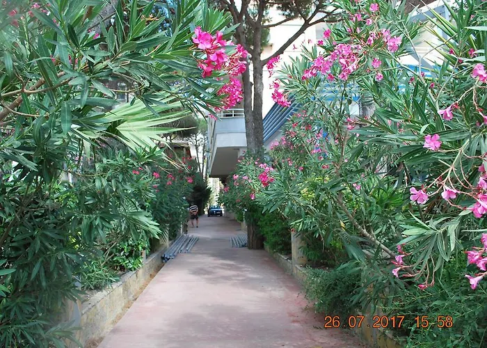 Fiona's Sea View Apartament *